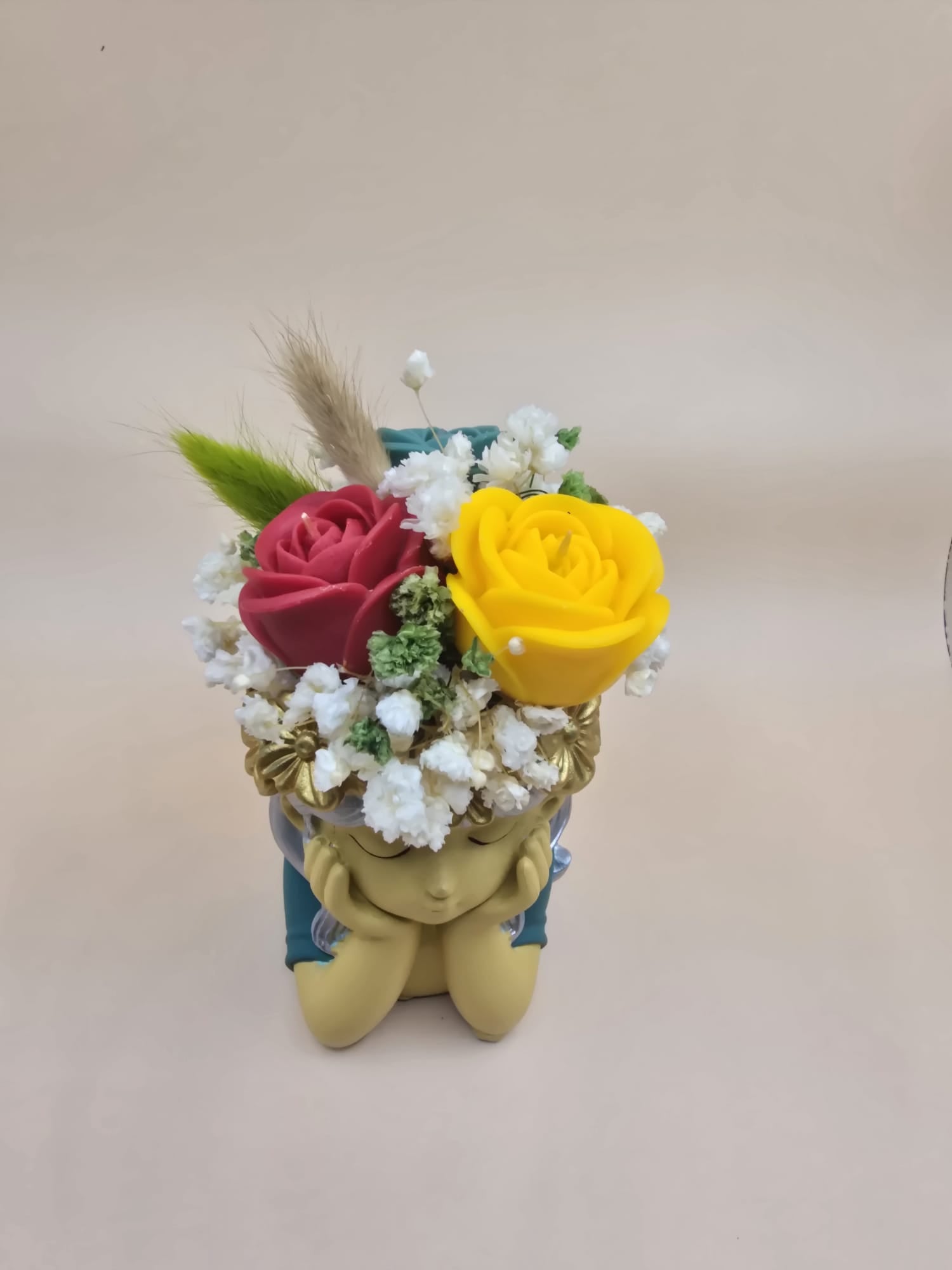 Soñadora en resina acrílica con flores y con aroma Ritual